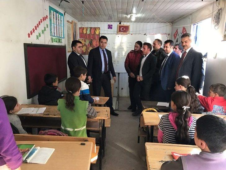 Bahçesaray Kaymakamı Özacan, Okul İnşaatlarında İnceleme Yaptı G4