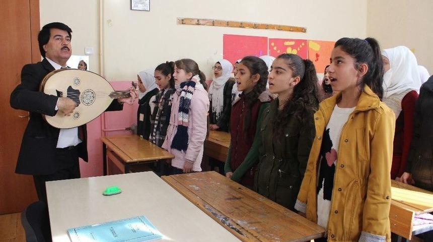 Suriye&rsquo;den T&uuml;rkiye&rsquo;ye M&uuml;zik Aşkı