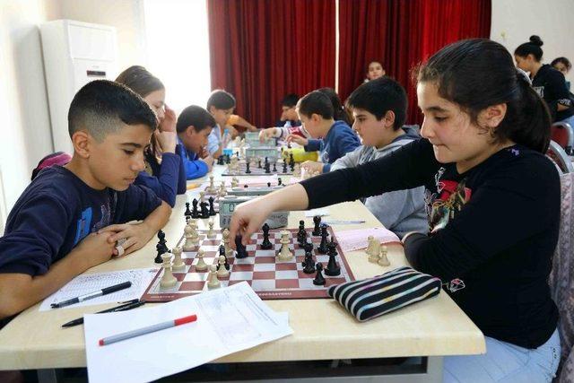 Satran&ccedil; Turnuvasında Buluştular 1