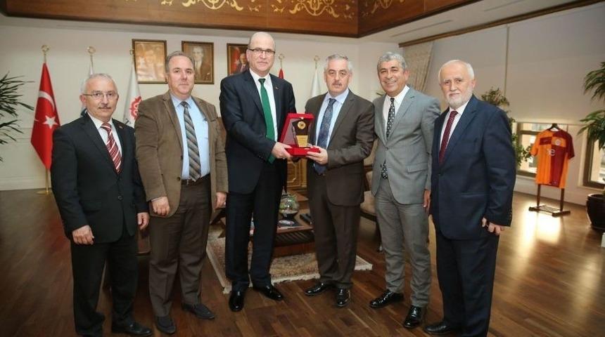 Ey&uuml;psultan&rsquo;ın Muhtarlarından Başkan Aydın&rsquo;a Plaket