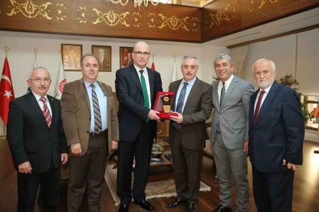 Ey&uuml;psultan&rsquo;ın Muhtarlarından Başkan Aydın&rsquo;a Plaket 1