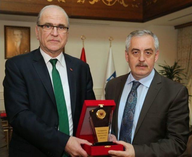 Ey&uuml;psultan&rsquo;ın Muhtarlarından Başkan Aydın&rsquo;a Plaket 2