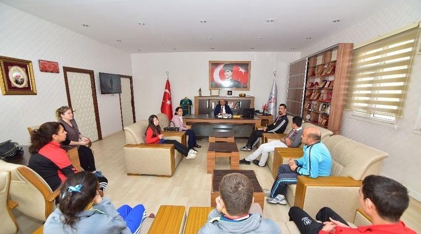 Osmaniyeli &Ouml;zel Sporcular Madalya Sevin&ccedil;lerini Demir&rsquo;le Paylaştı