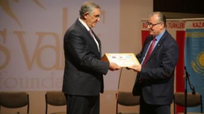 Ceylan’a Hizmet Ödülü