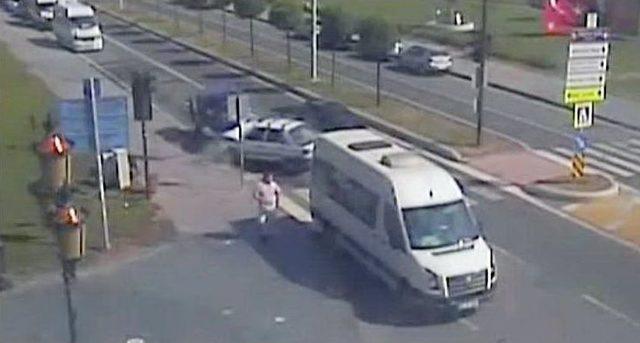 Samsun&rsquo;da Trafik Kazaları Mobese Kameralarına Yansıdı 1