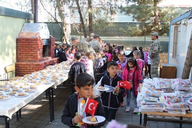 (&ouml;zel Haber) Jandarma &Ouml;ğrencileri Sevindirdi 1