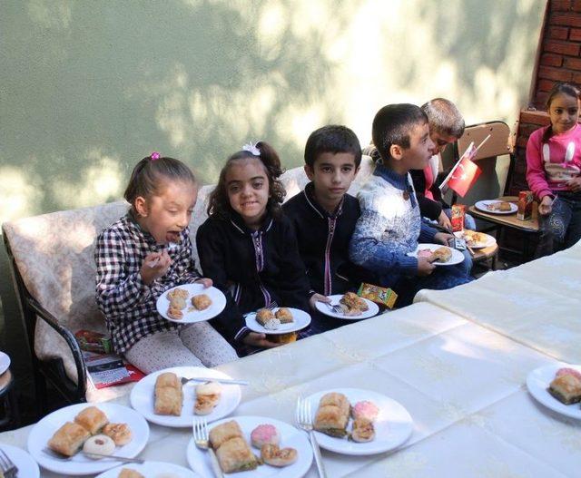 (&ouml;zel Haber) Jandarma &Ouml;ğrencileri Sevindirdi 2