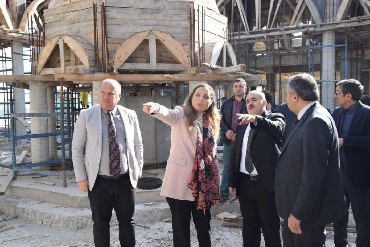 &Uuml;niversiteyi Gezdiler