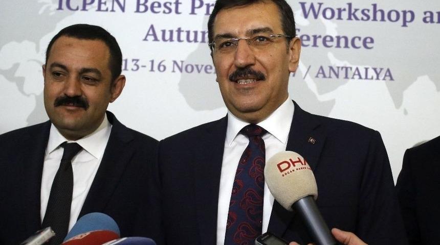 Bakan T&uuml;fenkci: "v&uuml;cutlarına Etleri Sararak Sınır Kapılarından Ge&ccedil;irmeye &Ccedil;alışan Ka&ccedil;ak&ccedil;ılar Vardı"