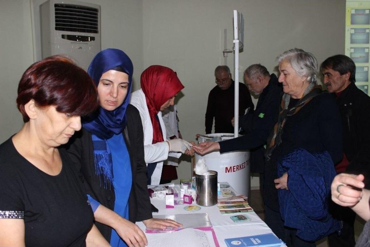 Diyabet G&uuml;n&uuml;nde Şeker &Ouml;l&ccedil;&uuml;m&uuml;, Tansiyon, Boy Ve Kilo &Ouml;l&ccedil;&uuml;mlerini Yaptırdılar