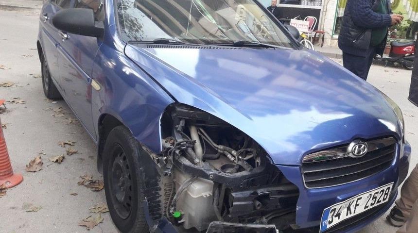 Motosiklet Otomobille &Ccedil;arpıştı: 2 Yaralı