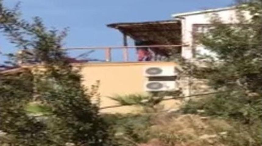 Tanem Sivar-edhem Dirvana &Ccedil;iftinin Uğradığı Saldırı Kameraya Yansıdı