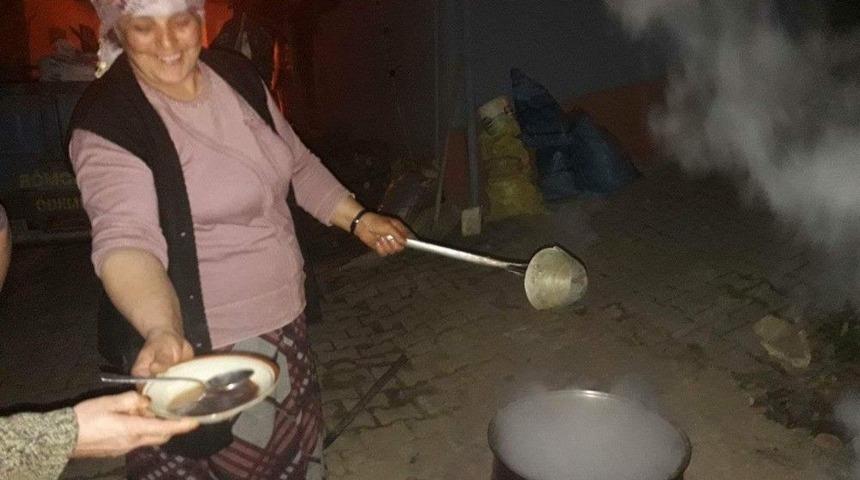 Şaphane&rsquo;de Doğal Elma Pekmezi