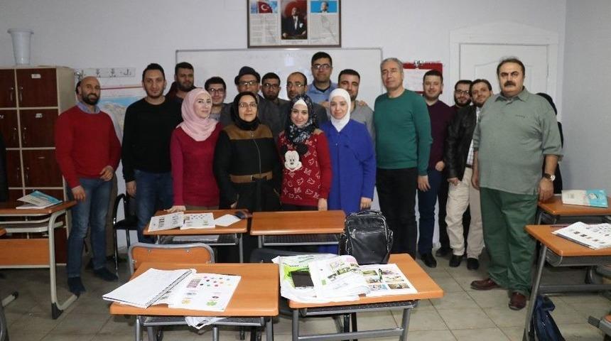 Suriyeli Gazeteciler T&uuml;rk&ccedil;e &Ouml;ğreniyor