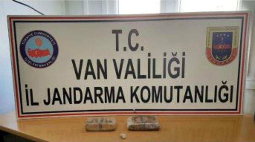 Otob&uuml;steki Şahsın Beline Sarılı 1 Kilo Eroin Ele Ge&ccedil;irildi