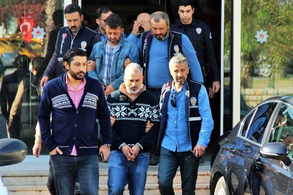 3 Saat Boyunca &Ccedil;atalla İşkence Edip 100 Bin Liralık Senet İmzalattılar