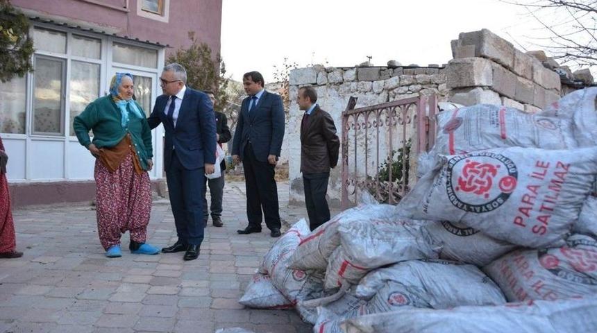 İhtiya&ccedil; Sahibi Ailelere K&ouml;m&uuml;r Dağıtımı Devam Ediyor