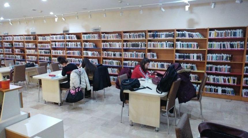 K&uuml;t&uuml;phaneler Akşamda A&ccedil;ık Kalacak