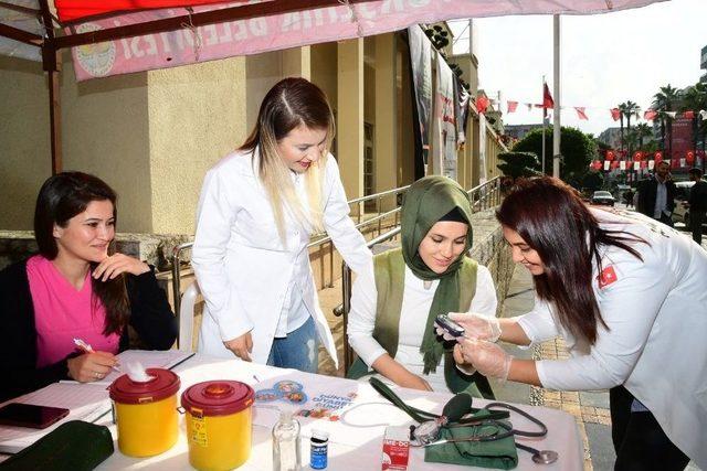 Büyükşehir’den Kan Şekeri Ve Tansiyon Ölçümü Hizmeti