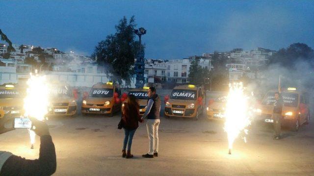 Bir Anda Taksiler Yanaştı, Genç Kadın Neye Uğradığını Şaşırdı