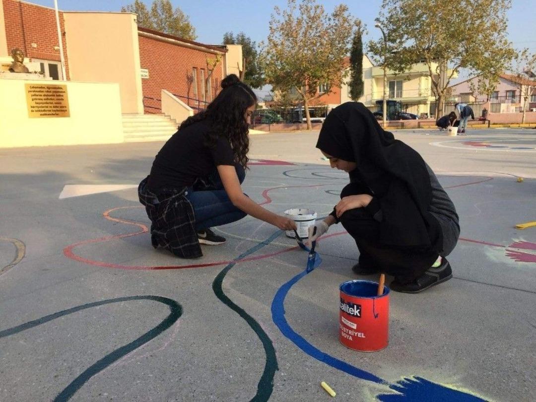 Hem Okul Hem &Ouml;ğrenciler Rengarenk Oldu