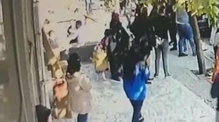 (&ouml;zel Haber) Liselilerin Sopalı Kavgası Kamerada