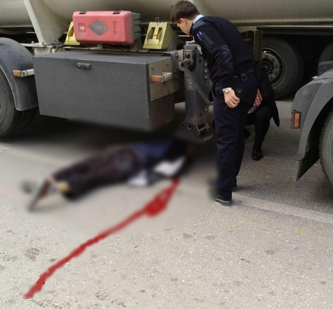 Elektrikli Bisiklet Tırın Altında Kaldı: 1 &Ouml;l&uuml;