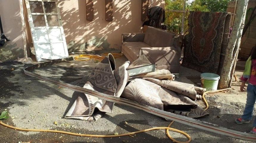 Elektrik Kontağından &Ccedil;ıkan Yangın Paniğe Neden Oldu