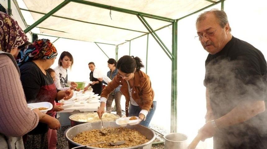 &Ouml;ğretmenler Ve Veliler Pilav G&uuml;n&uuml;nde Buluştu