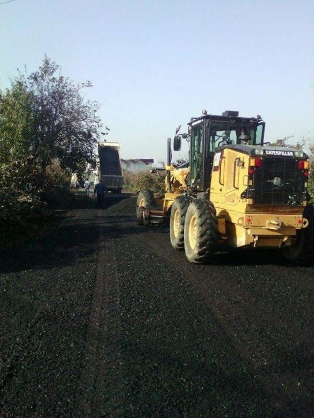 Akçakoca’da Yenilenmeyen Yol Kalmayacak