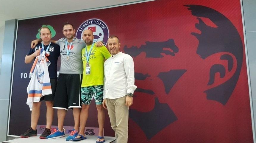 Ai&ccedil;&uuml; &Ouml;ğretim G&ouml;revlisinden B&uuml;y&uuml;k Başarı