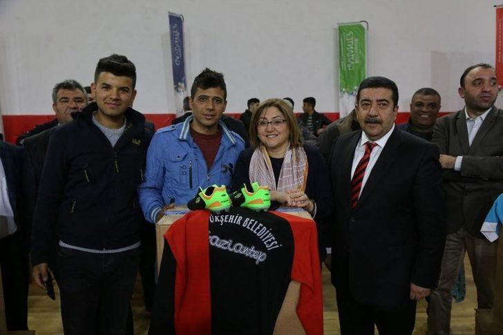 Gaziantep’te Bin 500 Amatör Futbolcuya Malzeme Yardımı Yaptı G5