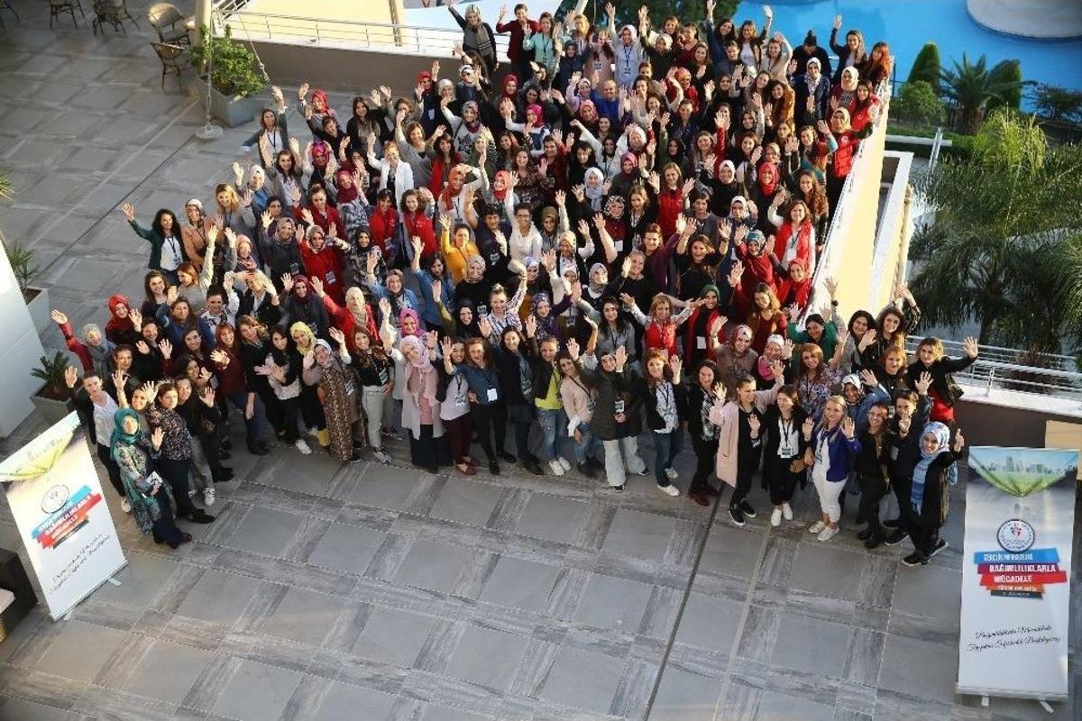 Gen&ccedil;lik Liderlerine Bağımlılıkla M&uuml;cadele Eğitimi