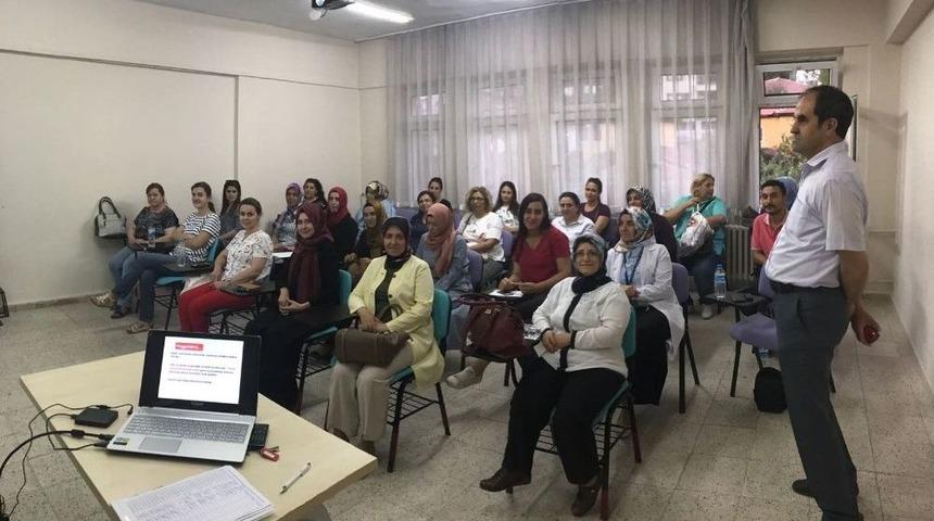 Boz&uuml;y&uuml;k Hem &Ouml;ğreticileri Eğitiliyor