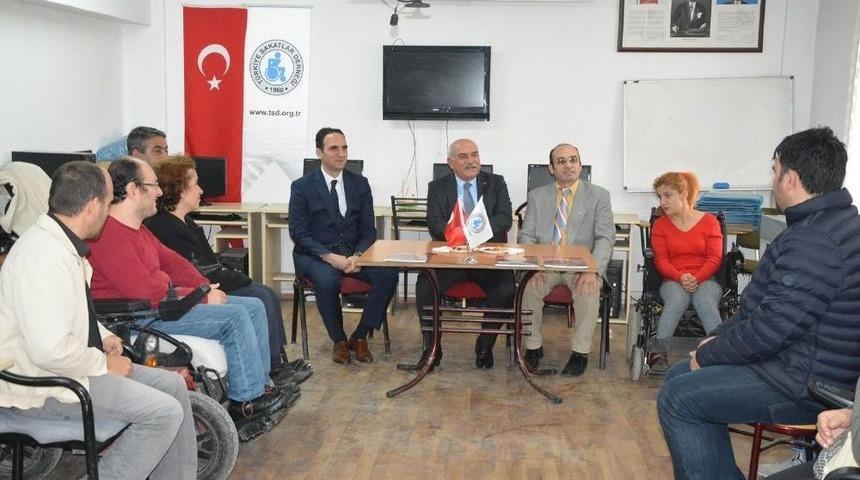 Vali İpek, Engellilerin Problemlerini Dinledi