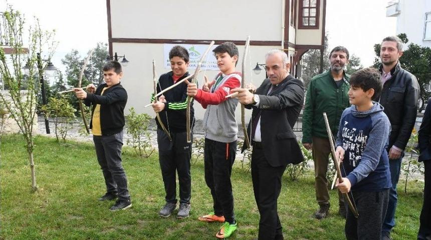 &Ccedil;ocuklara İnternet Yerine Oyuncak