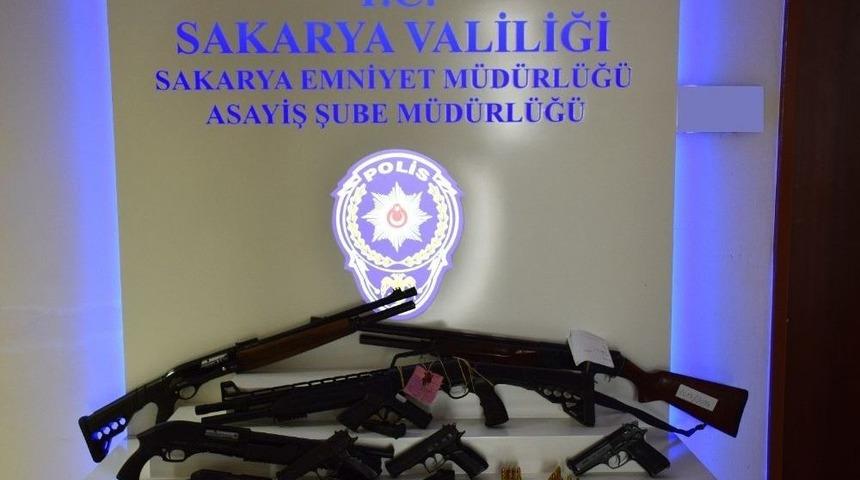 Sakarya&rsquo;da Polis Ekipleri Su&ccedil;lulara G&ouml;z A&ccedil;tırmıyor