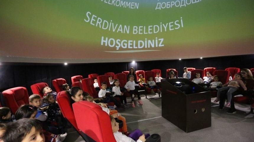 G&ouml;ky&uuml;z&uuml;ne Serdivan Planetaryum&rsquo;dan Baktılar