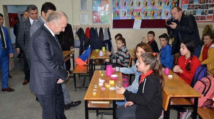 Vali Ceylan &Ouml;ğrencilerle Bir Araya Geldi