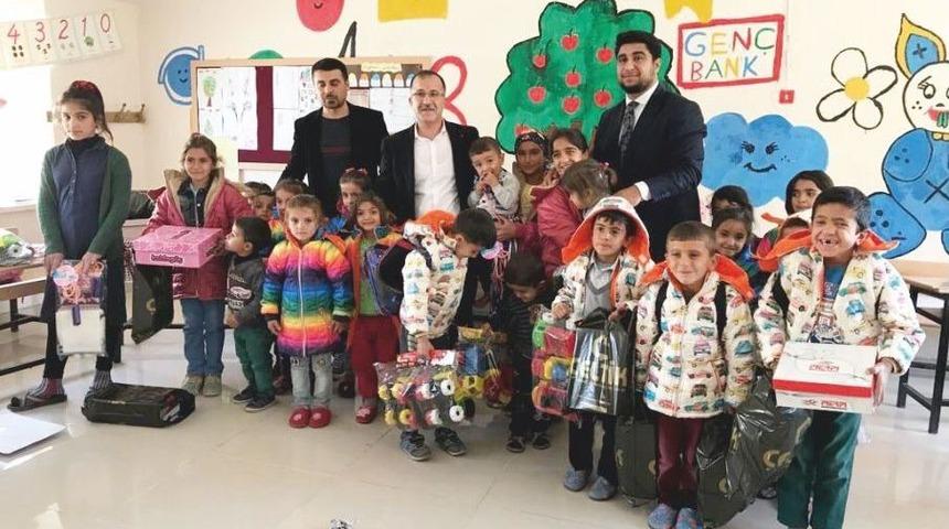 Dumlu İlk&ouml;ğretim Okulu &Ouml;ğrencilerine Kışlık Yardımı