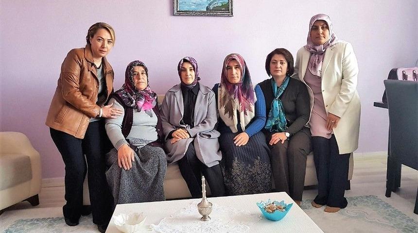 Vali Kaban&rsquo;ın Eşi Neriman Kaban Şehit Ailelerini Ziyaret Etti