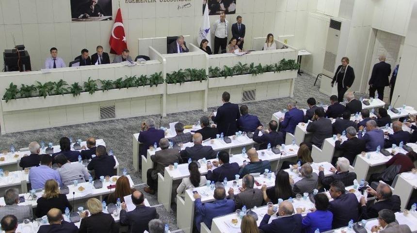 İzmir&rsquo;de Otoparklara Zam Tartışması