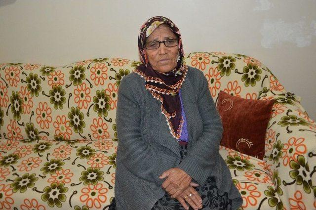 Vali Yardımcısının Makamına Ayakkabılarını &Ccedil;ıkararak Girdi 1