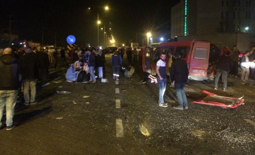 Samsun&rsquo;da İş&ccedil;i Servisi Kaza Yaptı: 1 &Ouml;l&uuml;, 14 Yaralı