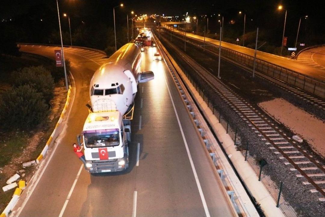 Antalya&rsquo;da Yolcu U&ccedil;ağı Şehirlerarası Yolda Okula G&ouml;t&uuml;r&uuml;ld&uuml;