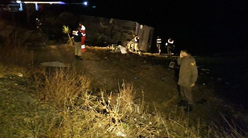 Ankara&rsquo;da Otob&uuml;s Kazası: 10 Yaralı