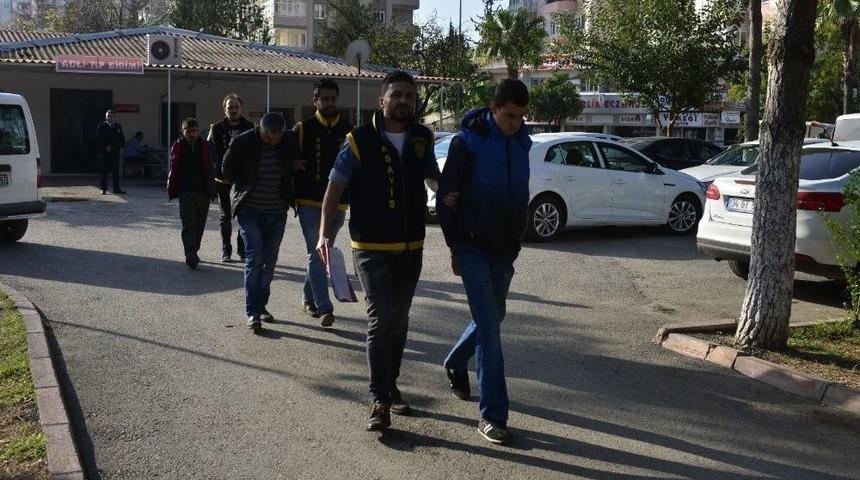 Elektriği Kesip Bir Gecede 12 Ak&uuml; &Ccedil;aldılar, Polisten Ka&ccedil;amadılar