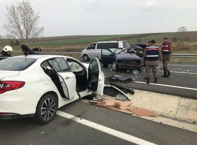 Çorlu-tekirdağ Yolunda Kaza: 3 Yaralı