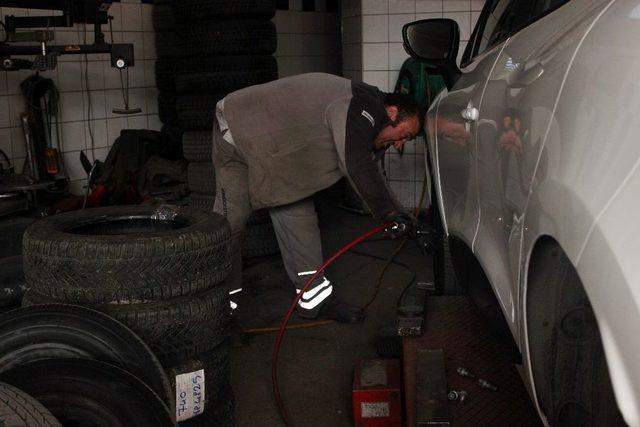 (&ouml;zel)istanbul&rsquo;da Kar Lastiği Kuyruğu 2