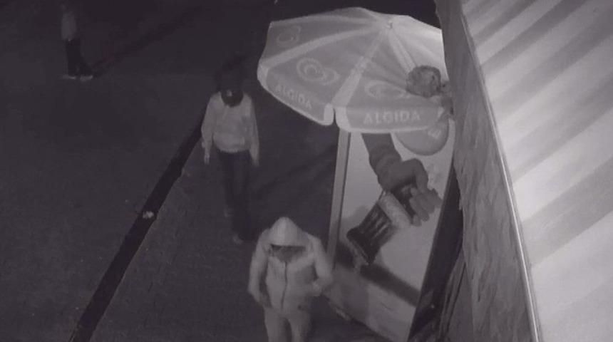 Biri G&ouml;zetledi, İkisi A&ccedil;maya &Ccedil;alıştı